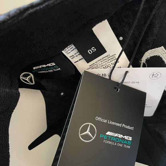 Lewis Hamilton Mercedes AMG Petronas Racing Cap - Picture 5 of 5